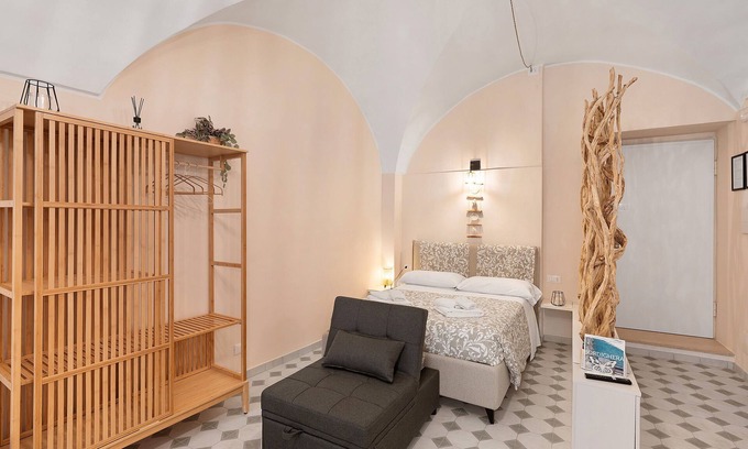 Bordighera Apartment | Apartment 'La Tana Dei Marinai' with Wi-Fi and Air Conditioning