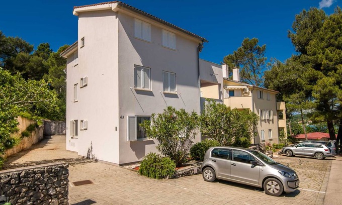 Soline Apartment | Apartment Lana near the sea