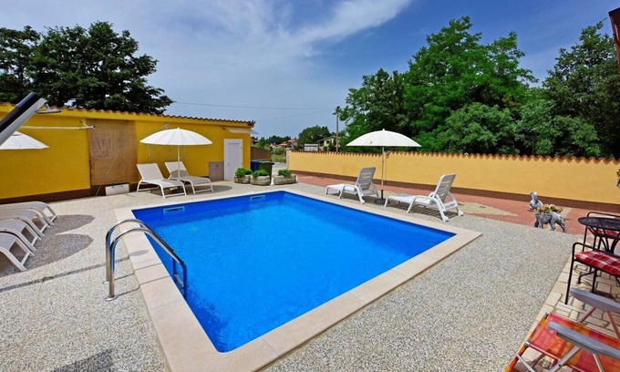 Nova Vas Apartment | Apartment Laura C with shared Pool