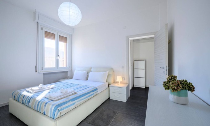 Parma City Centre Apartment | Apartment located on the first floor of a building equipped with a lift (not suitable for disabled people).In 88 m2 of space it accommodates 4 peopleThe property is located in a strategic point near the train station and the historic center of Parma, con