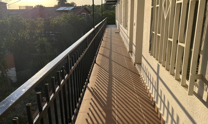 Sant Pere de Ribes Apartment | Apartment 'Los Cards' with Balcony, Wi-Fi and Air Conditioning