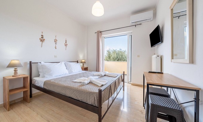 Almiros Beach Apartment | Apartment 'Lotus 1' with Sea View, Wi-Fi and Air Conditioning