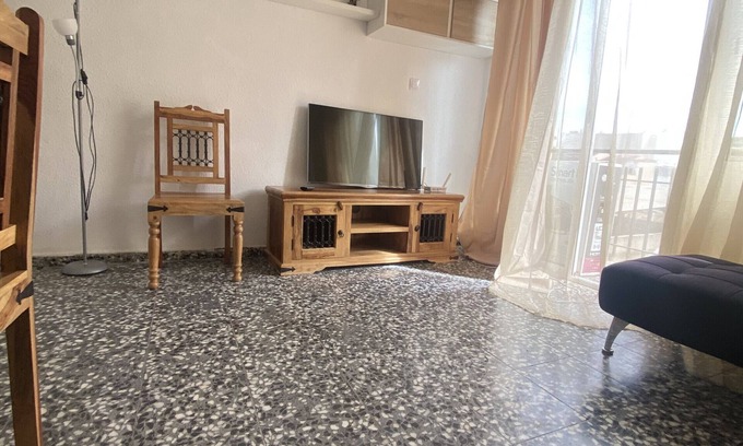 Port de Sagunt Apartment | Apartment 'Luis Cendoya' with Balcony, Wi-Fi and Air Conditioning