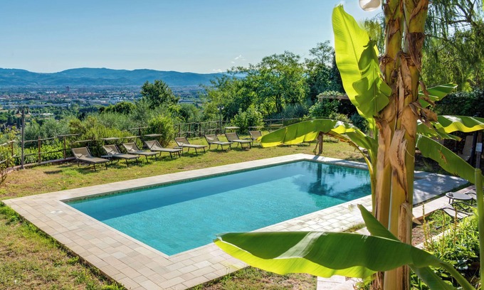 San Martino alla Palma Apartment | Apartment 'Maestrale' with Shared Pool, Wi-Fi and Air Conditioning