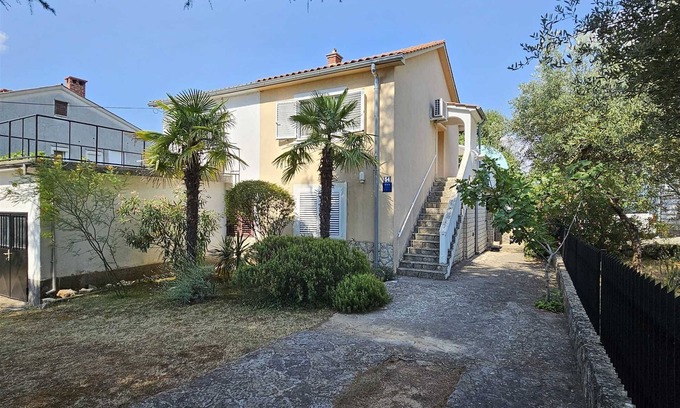 Malinska-Dubasnica Apartment | Apartment Magdica close to Beach