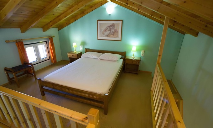 Paralio Astros Apartment | Apartment 'Maisonette with Private Patio 5' with Mountain View, Wi-Fi and Air Conditioning
