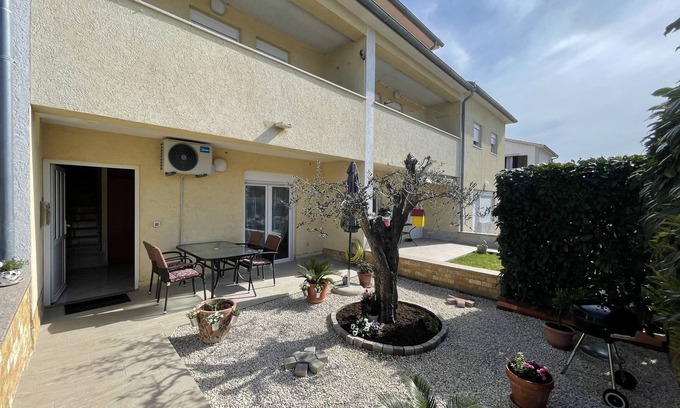 Vintijan Apartment | Apartment Malu is located in a quiet neighborhood in Pula.