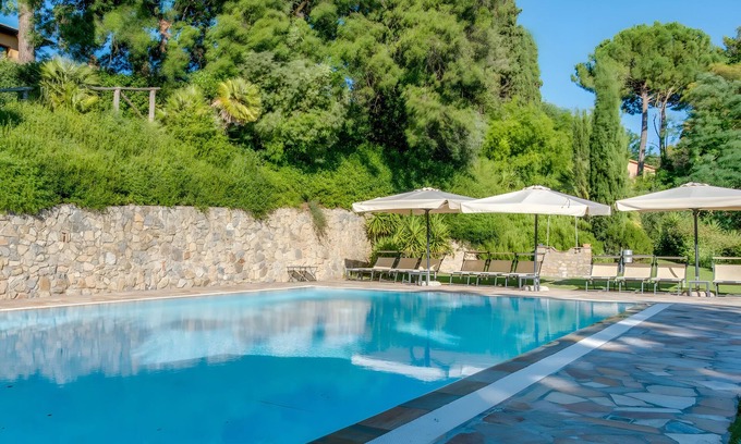 San Miniato Apartment | Apartment 'Mano Mano Rota' with Shared Pool, Private Garden and Wi-Fi