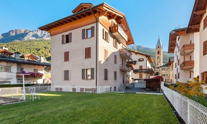 Bormio Apartment | Apartment 'Mansarda Combo' with Mountain View, Balcony and Wi-Fi