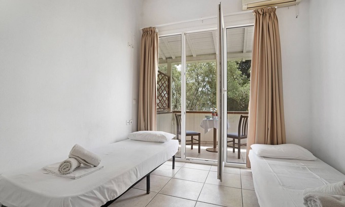 Perigiali Apartment | Apartment 'Mezoneta 4' with Sea View and Air Conditioning