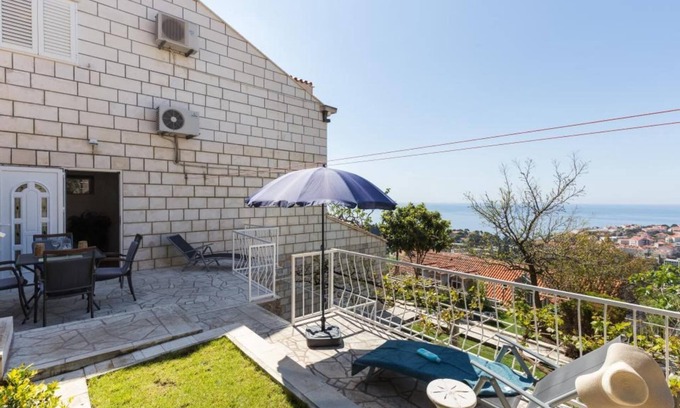 Gornji Kono Apartment | Apartment Milić - Two Bedroom Apartment with Terrace and Sea View (Sinjska 15)