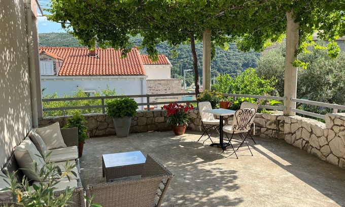 Rozat Apartment | Apartment N&I - One Bedroom with Terrace