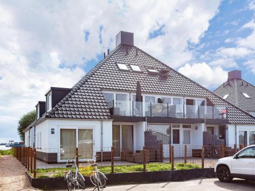 Offingawier Villa | Apartment near Sneekermeer water sports