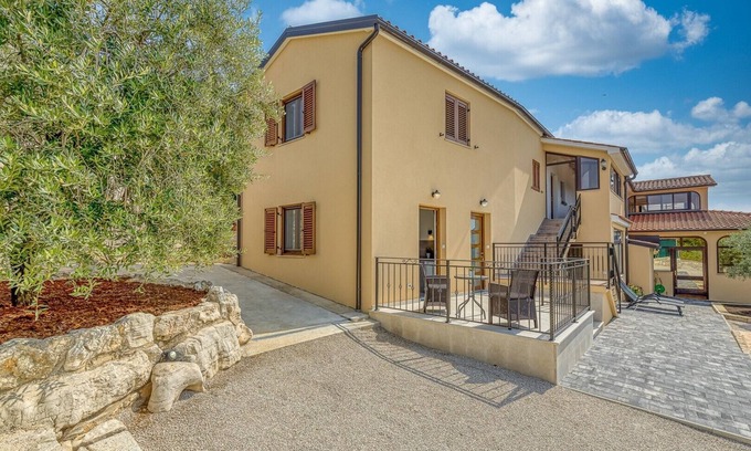 Musalez Apartment | Apartment Nilda with Balcony