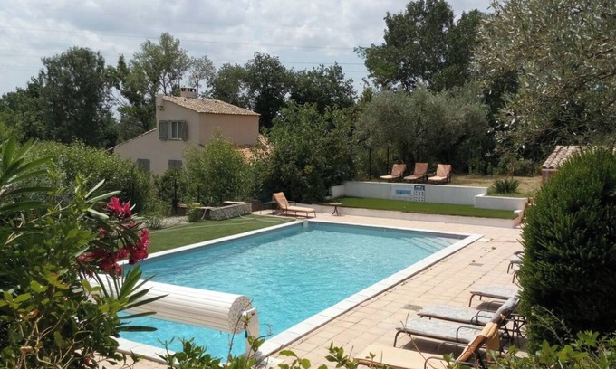 Nyons Apartment | Apartment 'Nino - 2/4 People' with Shared Pool, Wi-Fi and Air Conditioning