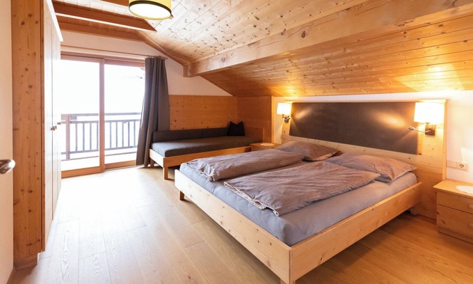 San Genesio Atesino Apartment | Apartment 'Oberfahrerhof Apt Haflinger' with Mountain View, Shared Terrace and Wi-Fi