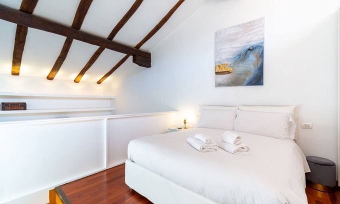 Santo Stefano Apartment | Apartment on 2 floors located in the historic center