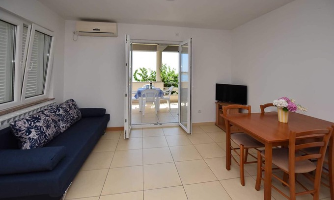 Novalja Apartment | Apartment on first floor with sea view