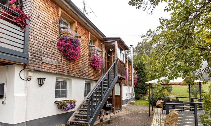 Schwarzenbach Apartment | Apartment 'On the Ground Floor' with Private Terrace, Shared Garden and Wi-Fi