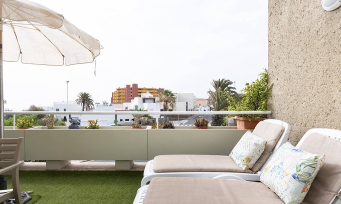 Poris de Abona Apartment | Apartment on the beach, work area and private parking - PillowAbroad