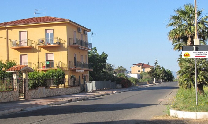 Villapiana Lido Apartment | Apartment on the 1st floor of a small building with fenced orchard