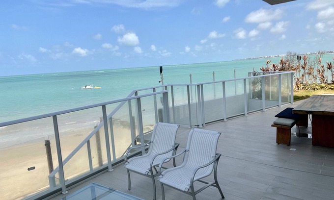 Jardim Oceania Apartment | Apartment on the sand on the beach with private pool