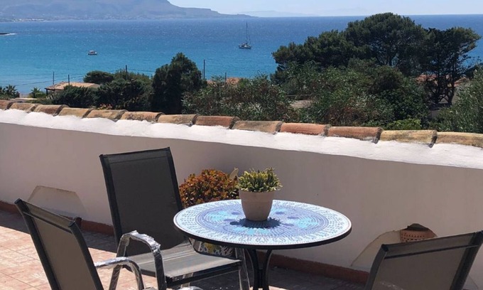 Cornino Apartment | Apartment "Open Space Sul Mare" with Sea View, 3 Terraces and Wi-Fi