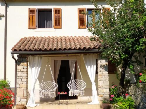 Rakotule Apartment | Apartment PARENZANA, little row HOUSE with big green yard in central Istria