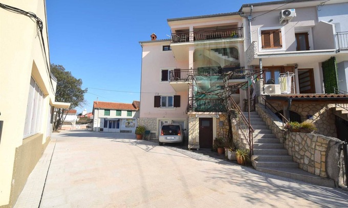 Njivice Apartment | Apartment Paula with Seaview