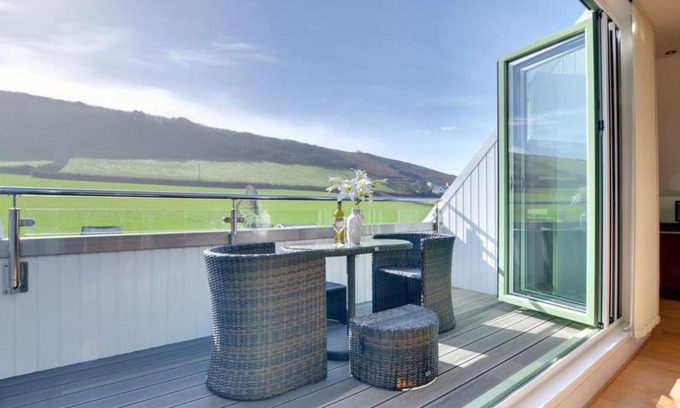 Croyde Apartment | Apartment Penthouse at Pointview by Interhome