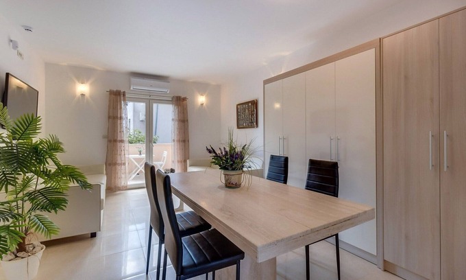 Artatore Apartment | Apartment Pineta 1, offers you comfort for your ideal vacation, located in Artatore.