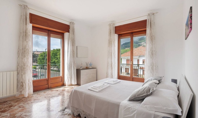 Bomerano Apartment | Apartment 'Positano Vista Monti' with Shared Garden, Balcony and Wi-Fi