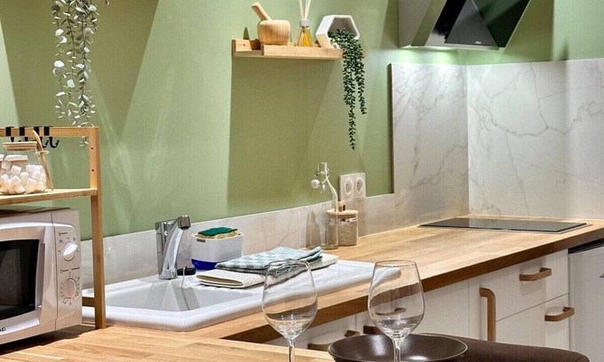 Preixan Apartment | Apartment-Private Bathroom-Deluxe-Mountain view