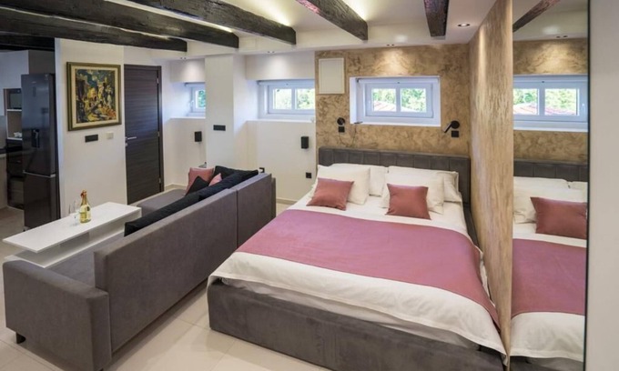 Sodici Apartment | Apartment Royal studio (85900-A1) - Rijeka