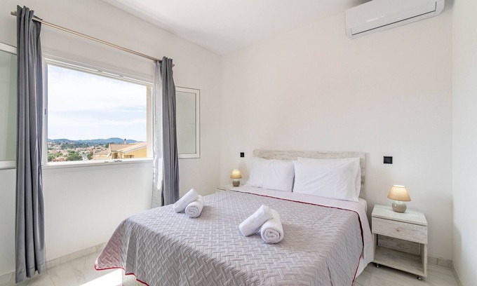 Corfu Town Apartment | Apartment 'Rozario 2' with Wi-Fi and Air Conditioning