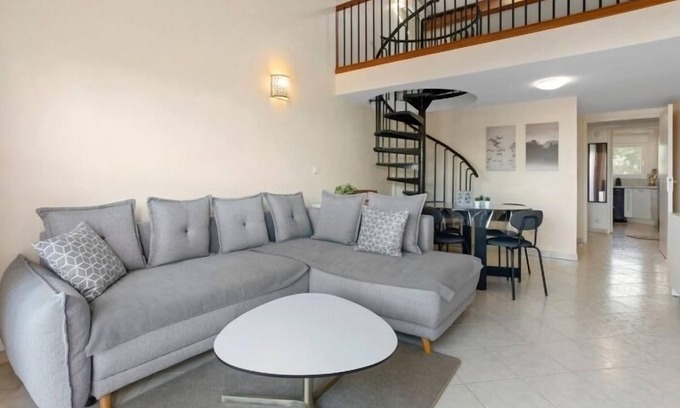 Boulouris-sur-Mer Apartment | Apartment Saint-Raphaël - 2 bedrooms - 3 beds - 1 bathroom
