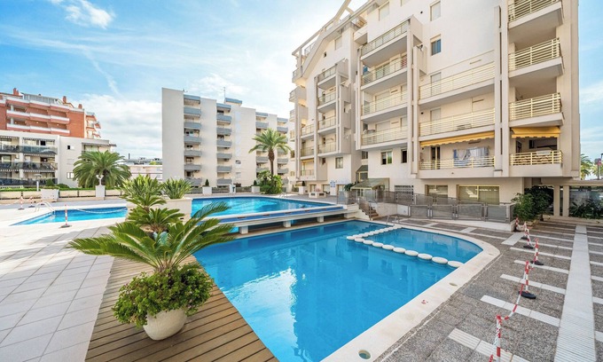 Salou City Centre Apartment | Apartment 'Salou Beach' with Sea View, Wi-Fi and Air Conditioning