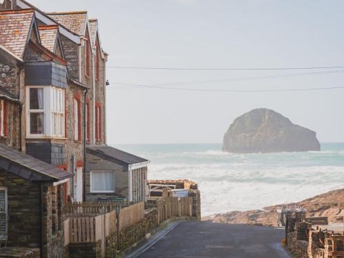 Trebarwith Apartment | Apartment Salty Sea Dog by Interhome