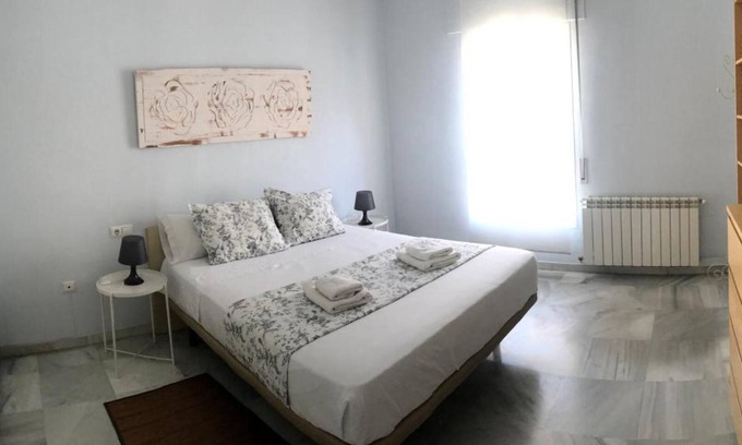 Alameda Apartment | Apartment 'Santa Ana - Palacio Del Infantado' with Wi-Fi and Air Conditioning