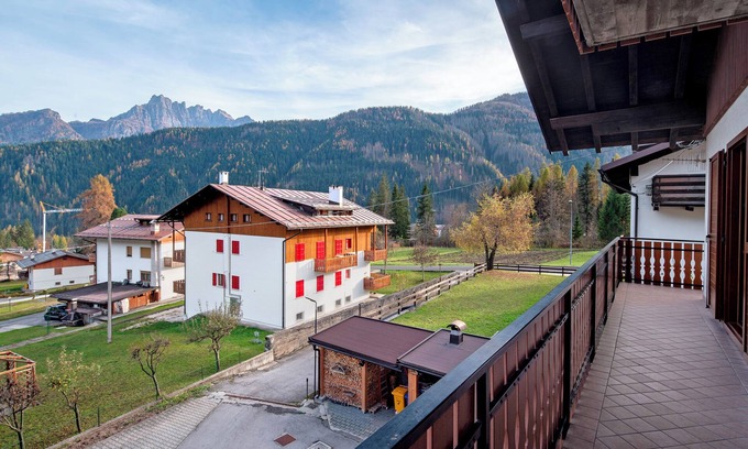 Pie Falcade Apartment | Apartment 'Sasedel' with Mountain View, Shared Garden and Balcony