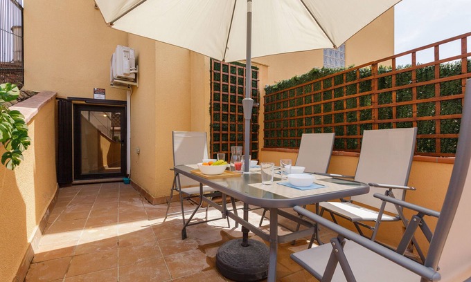 Canet de Mar Apartment | Apartment 'Sauc Beach' with Private Terrace, Wi-Fi and Air Conditioning
