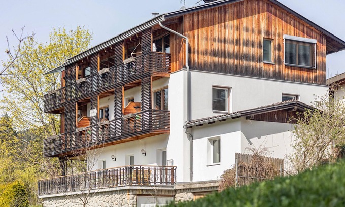 Pfalzen Apartment | Apartment 'Silbernagl Terrasse - Blick Zum See' with Shared Terrace and Wi-Fi