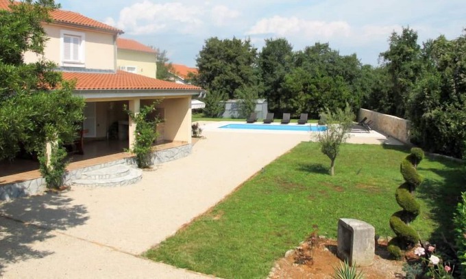 Rasopasno Apartment | Apartment Sina (MLK352) in Krk/Malinska - 4 persons, 2 bedrooms