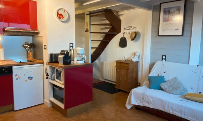 Cadeilhan-Trachere Apartment | Apartment 'Sol Y Neou' with Mountain View