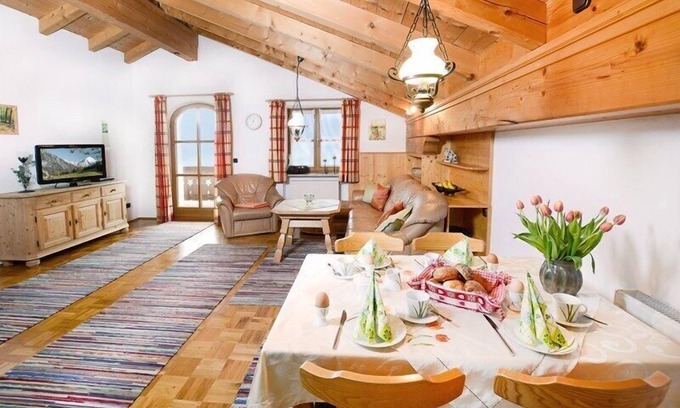 Ruhpolding Apartment | Apartment Sonntagshorn 73sqm, balcony, kitchen, 2 bedrooms and 1 living room, WLAN