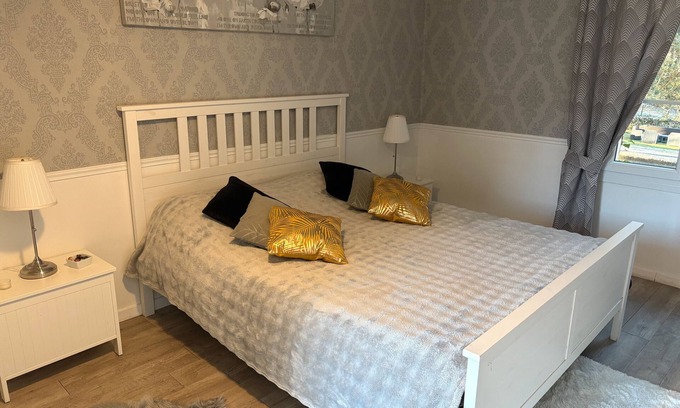 Saint-Zacharie Apartment | Apartment 'Studio Romantique À Saint Zacharie' with Wi-Fi