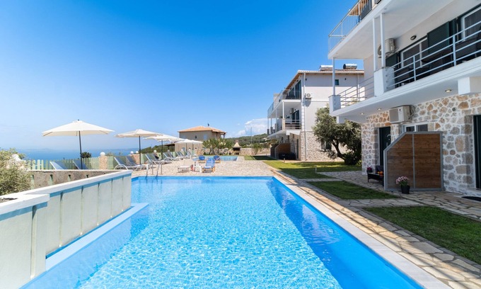 Tsoukaladhes Apartment | Apartment "Superior Apartment A" close to the Beach with Shared Pool & Wi-Fi