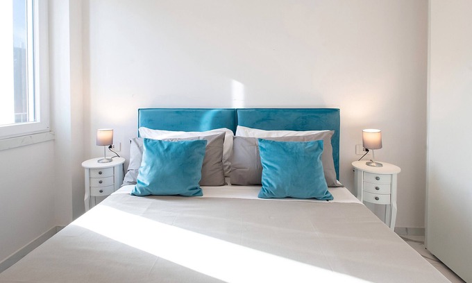 Chiaia Apartment | Apartment 'Superior - Zona Lungomare' with Balcony, Wi-Fi and Air Conditioning