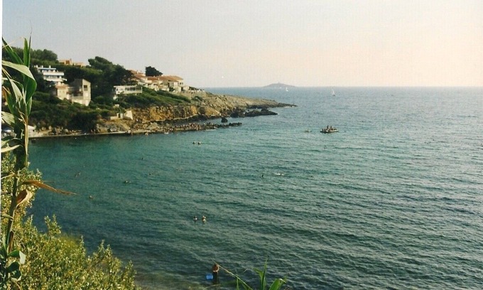 Sanary-sur-Mer Villa | Apartment T3, 2 bedrooms for 4 people in villa 150 meters from the sea