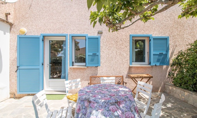 Marine de Saint Ambroggio Apartment | Apartment 'T4 Marine Sant'ambroggio' with Private Garden, Wi-Fi and Air Conditioning